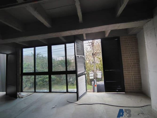 Bodega en arriendo en El Poblado, Medellín, 90 m² · foto 6 de 8
