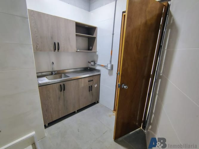 Bodega en arriendo en El Poblado, Medellín, 90 m² · foto 7 de 8
