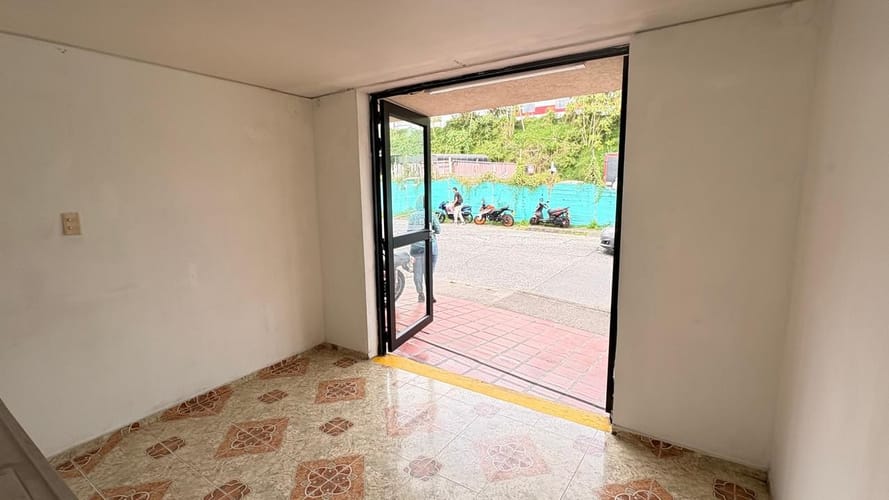 Local en arriendo en El Campin, Manizales, 13 m² · foto 2 de 7