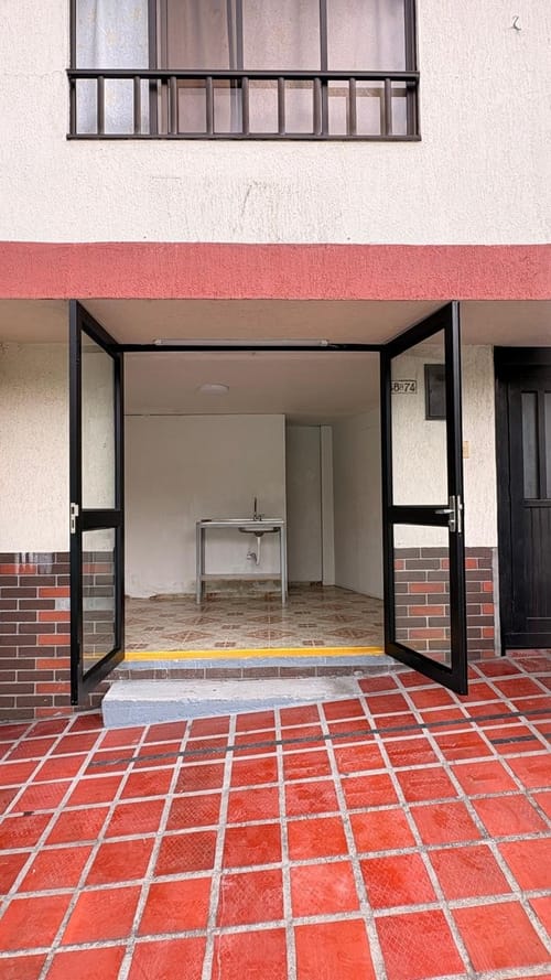 Local en arriendo en El Campin, Manizales, 13 m² · foto 6 de 7