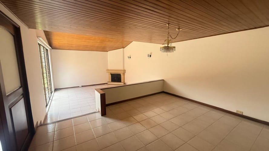 Casa de 3 alcobas en venta en Niza Suba, Bogotá, 228 m² · foto 2 de 23