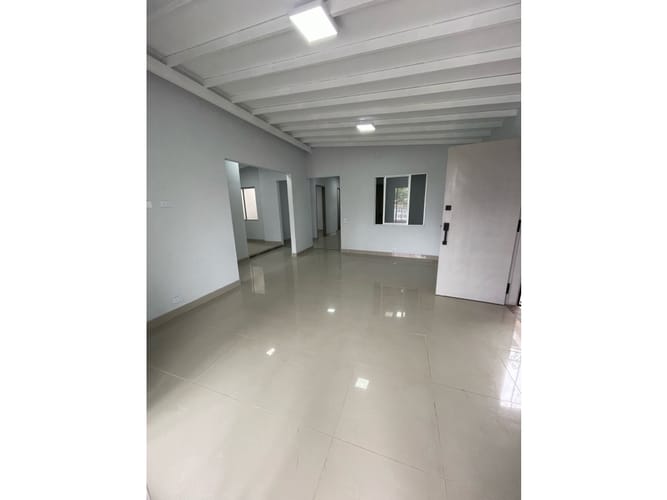 Casa de 4 alcobas en arriendo en Loma De Los Bernal, Medellín, 100 m² · foto 2 de 21