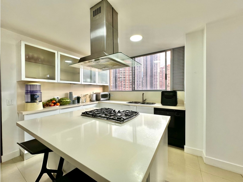 Apartamento en venta en El Poblado, Medellín · foto 12 de 24