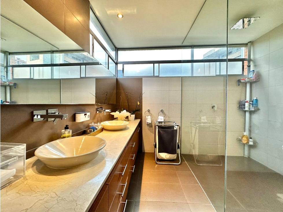 Apartamento en venta en El Poblado, Medellín · foto 18 de 24