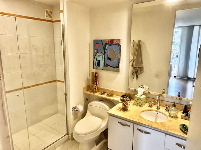 Apartaestudio en venta en El Poblado, Medellín, 76 m² · foto 11 de 24