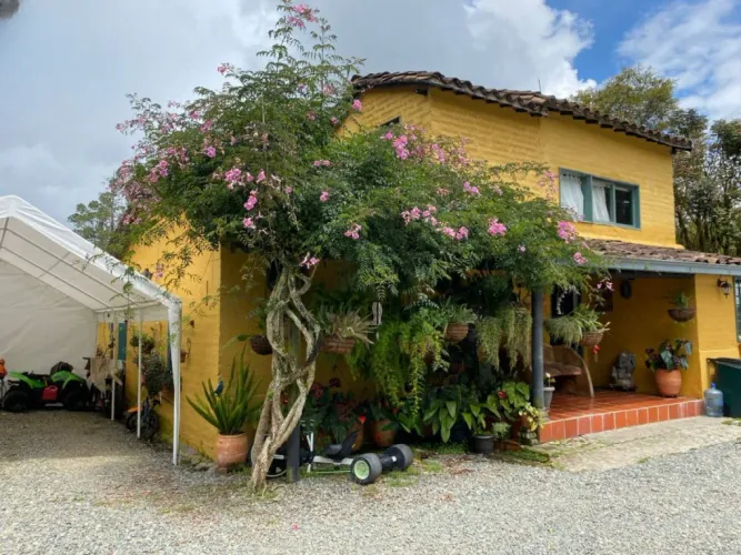 Casa de 4 alcobas en venta en El Retiro · foto 2 de 20