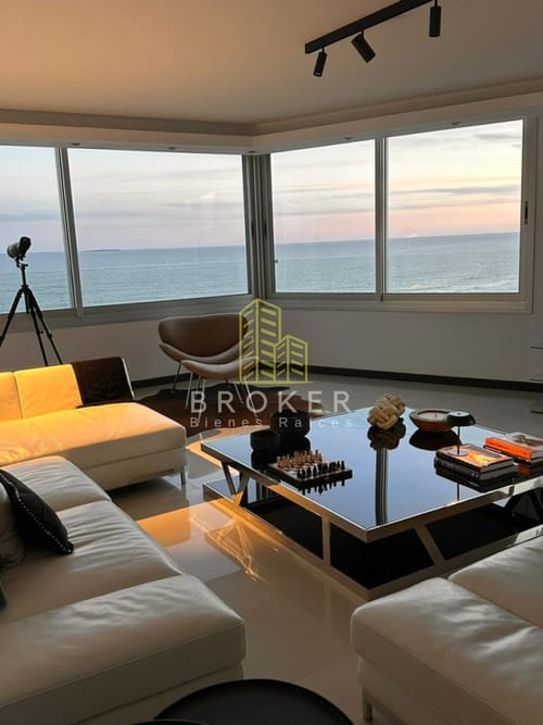 Alquiler anual de increible departamento esquinero en primera linea en Playa Brava · Foto 3