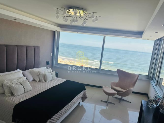 Alquiler anual de increible departamento esquinero en primera linea en Playa Brava · Foto 5