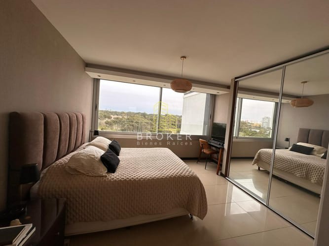 Alquiler anual de increible departamento esquinero en primera linea en Playa Brava · Foto 6
