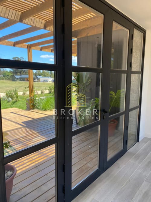 Venta y alquiler anual de casa de 4 dormitorios en barrio privado de la barra · Foto 2