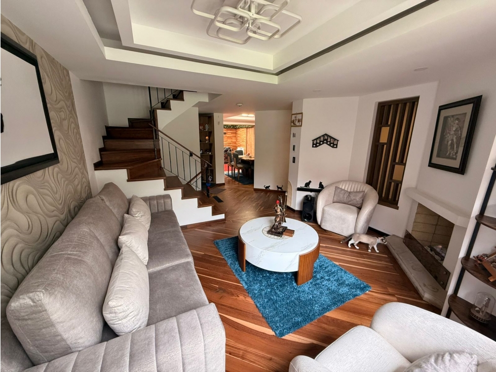 Casa en venta en Gratamira, Bogotá · foto 2 de 24