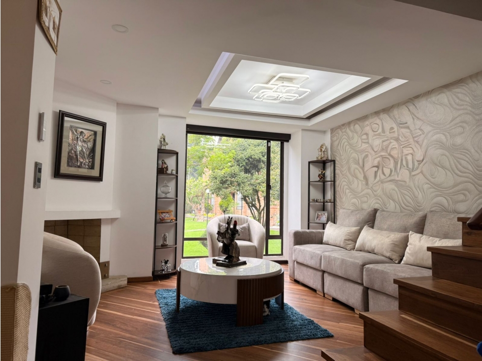 Casa en venta en Gratamira, Bogotá · foto 3 de 24