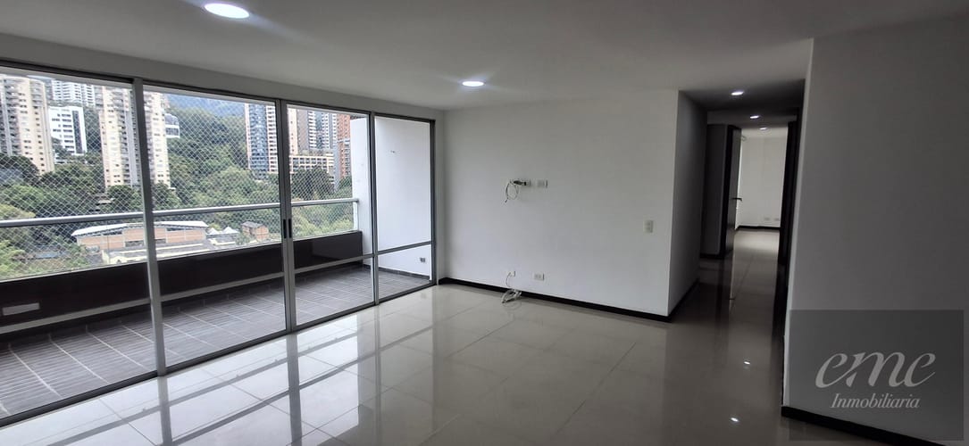 Apartamento de 4 alcobas en arriendo en Los Balsos, Medellín, 114 m² · foto 2 de 24
