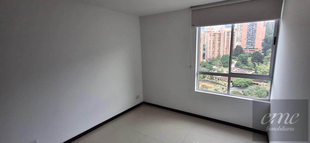 Apartamento de 4 alcobas en arriendo en Los Balsos, Medellín, 114 m² · foto 12 de 24