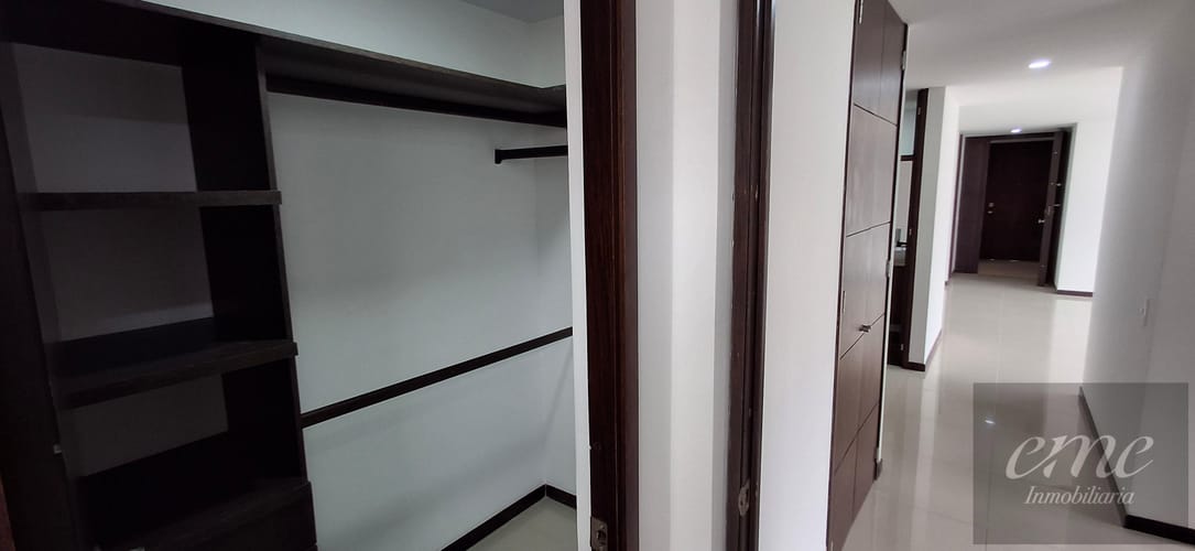 Apartamento de 4 alcobas en arriendo en Los Balsos, Medellín, 114 m² · foto 15 de 24
