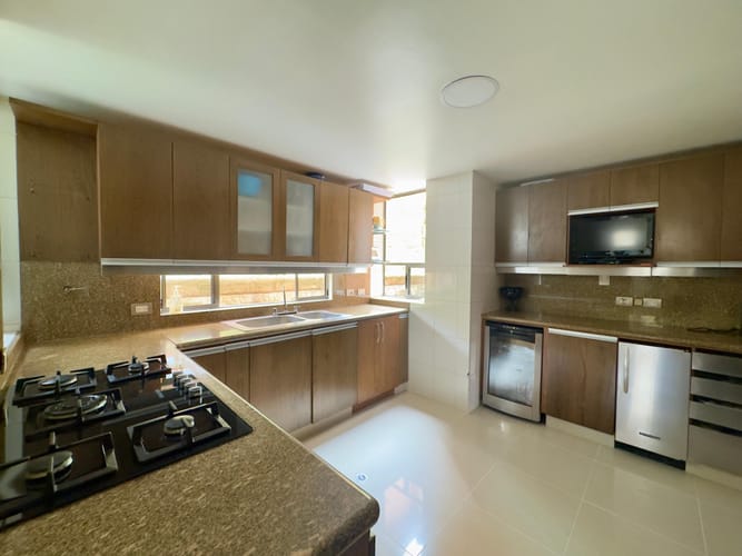 Casa de 4 alcobas en venta en Los Naranjos, Envigado, 370 m² · foto 6 de 17