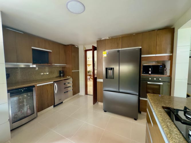 Casa de 4 alcobas en venta en Los Naranjos, Envigado, 370 m² · foto 5 de 17