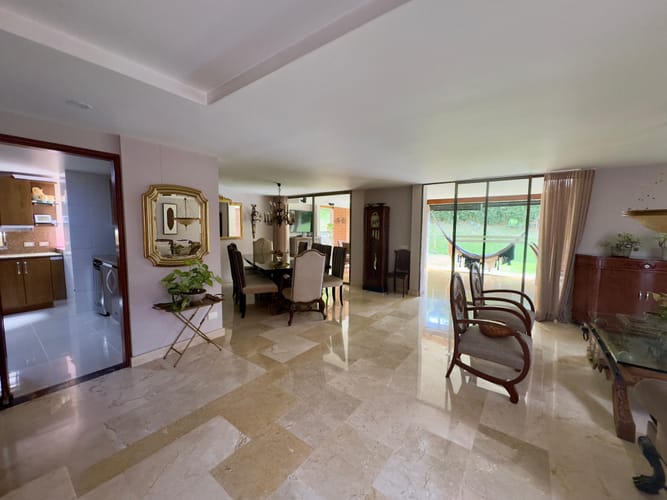 Casa de 4 alcobas en venta en Los Naranjos, Envigado, 370 m² · foto 9 de 17