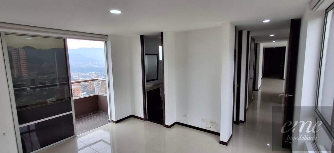 Apartamento de 4 alcobas en arriendo en Los Balsos, Medellín, 114 m² · foto 17 de 24