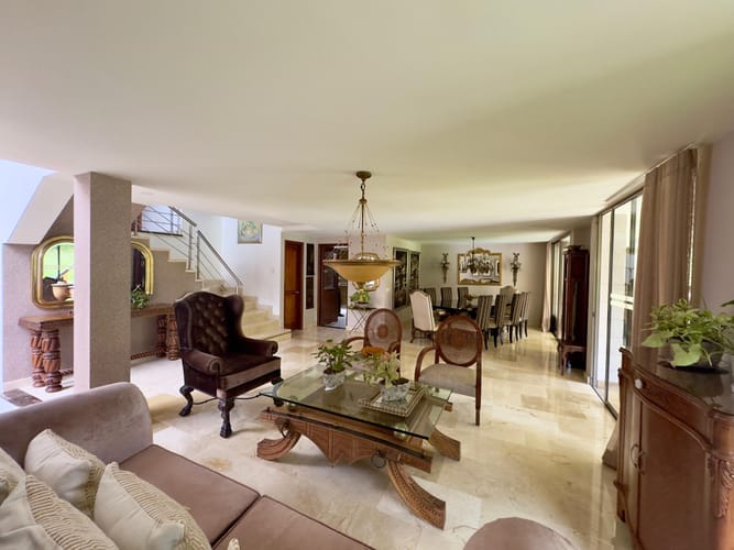 Casa de 4 alcobas en venta en Los Naranjos, Envigado, 370 m² · foto 3 de 17