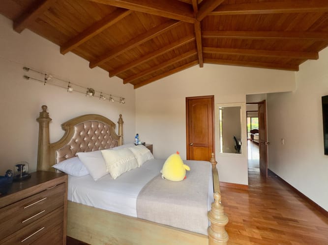 Casa de 4 alcobas en venta en Los Naranjos, Envigado, 370 m² · foto 10 de 17