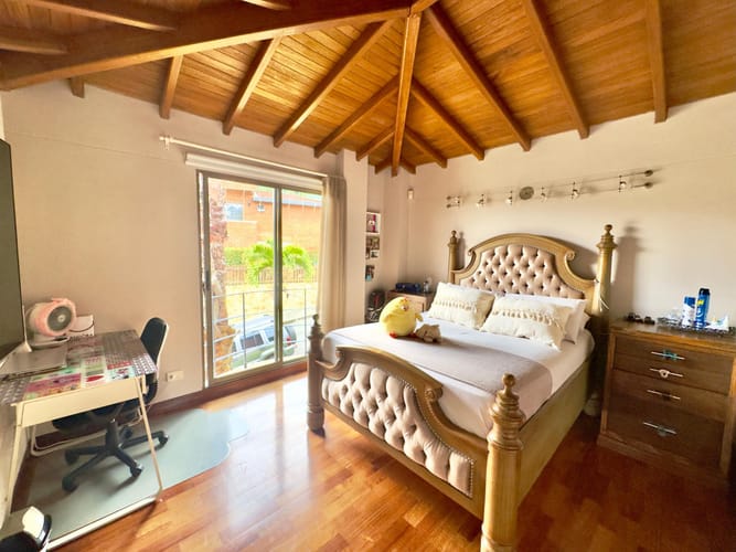 Casa de 4 alcobas en venta en Los Naranjos, Envigado, 370 m² · foto 11 de 17