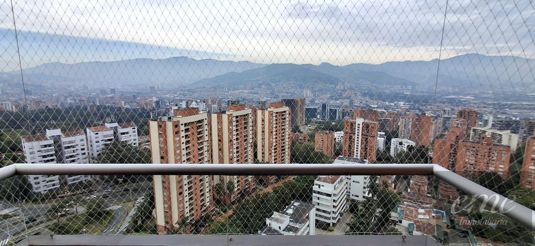 Apartamento de 4 alcobas en arriendo en Los Balsos, Medellín, 114 m² · foto 21 de 24