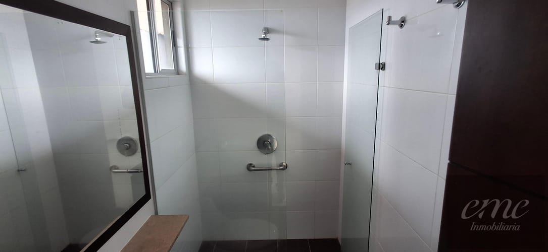 Apartamento de 4 alcobas en arriendo en Los Balsos, Medellín, 114 m² · foto 23 de 24