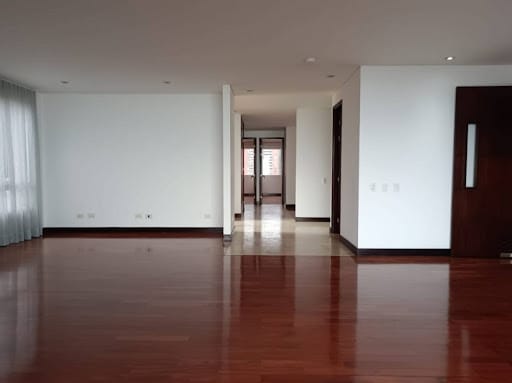 Apartamento de 3 alcobas en arriendo en La Calera, Medellín, 224 m² · foto 3 de 22