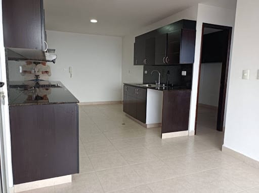 Apartamento de 3 alcobas en arriendo en La Calera, Medellín, 224 m² · foto 5 de 22