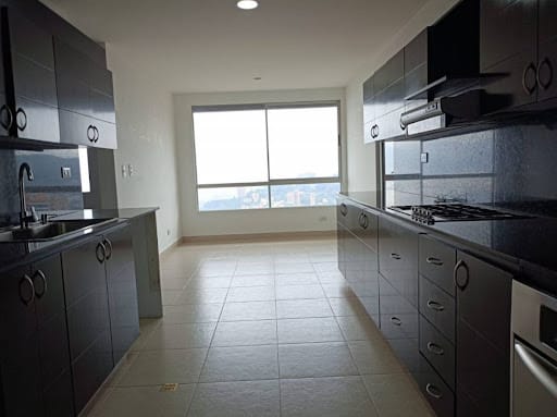 Apartamento de 3 alcobas en arriendo en La Calera, Medellín, 224 m² · foto 6 de 22