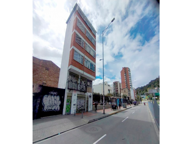 Casa de 7 alcobas en venta en Las Nieves, Bogotá, 249 m² · foto 2 de 19