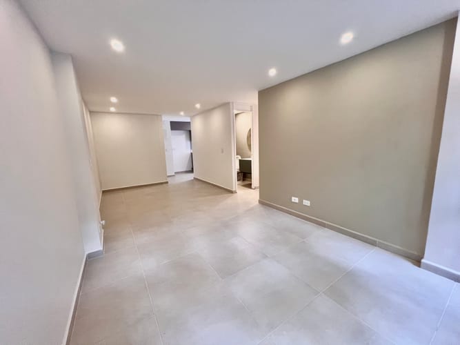 Apartamento de 3 alcobas en venta en Los Balsos, Medellín, 72 m² · foto 1 de 14
