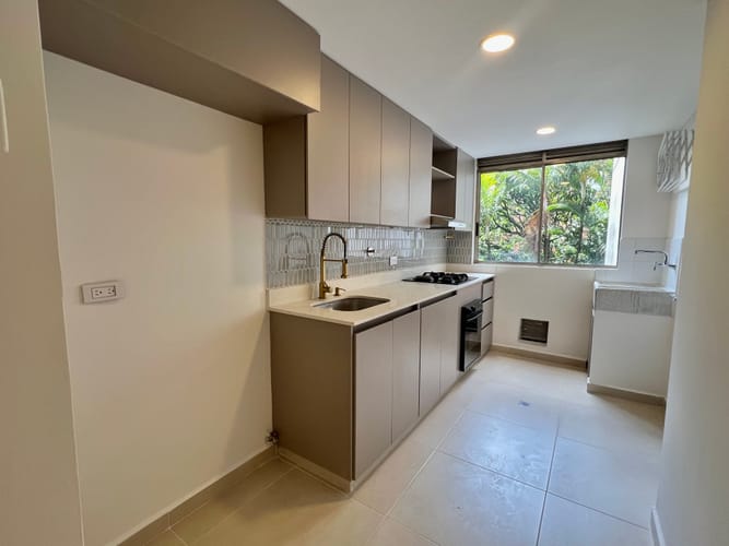 Apartamento de 3 alcobas en venta en Los Balsos, Medellín, 72 m² · foto 3 de 14