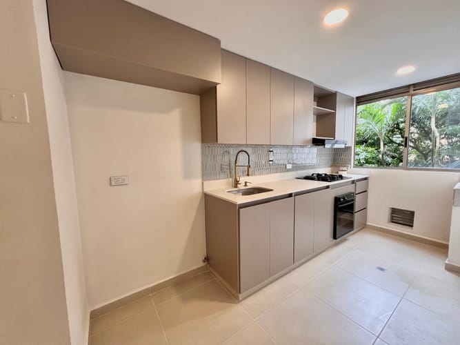 Apartamento de 3 alcobas en venta en Los Balsos, Medellín, 72 m² · foto 4 de 14