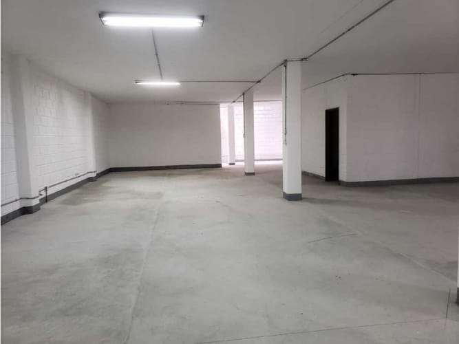 Bodega en arriendo en San Fernando, Medellín, 280 m² · foto 3 de 12