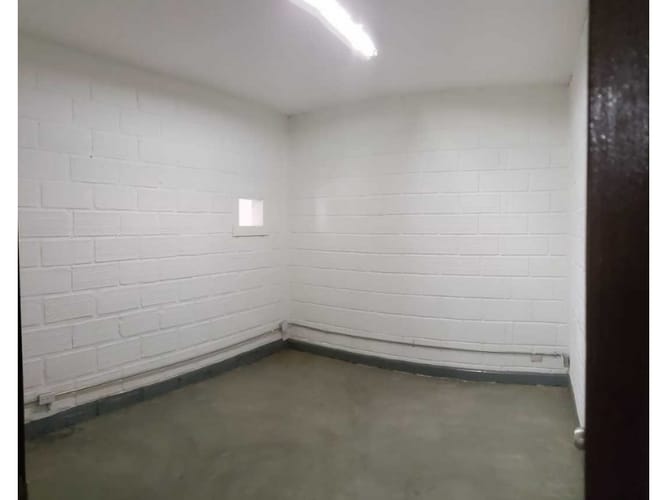 Bodega en arriendo en San Fernando, Medellín, 280 m² · foto 5 de 12