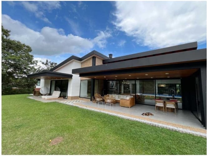 Casa de 3 alcobas en venta en Llano Grande, Rionegro, 476 m² · foto 2 de 14