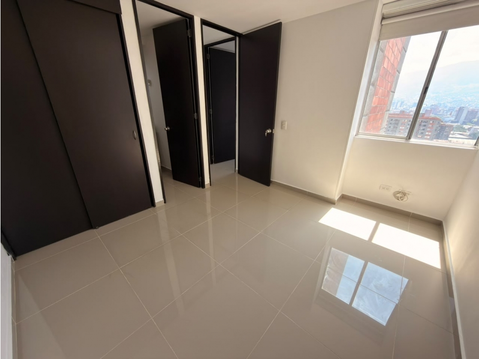 Apartamento en arriendo en Los Colores, Medellín · foto 17 de 20