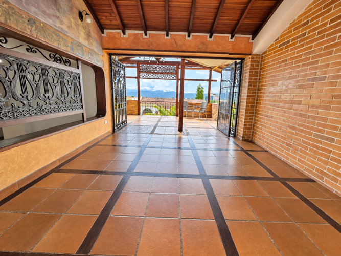 Casa de 4 alcobas en venta en Lagos Del Cacique, Bucaramanga, 243 m² · foto 3 de 23