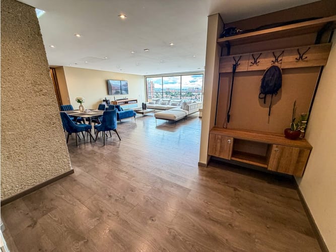 Apartamento de 3 alcobas en venta en Ilarco, Bogotá, 176 m² · foto 2 de 24