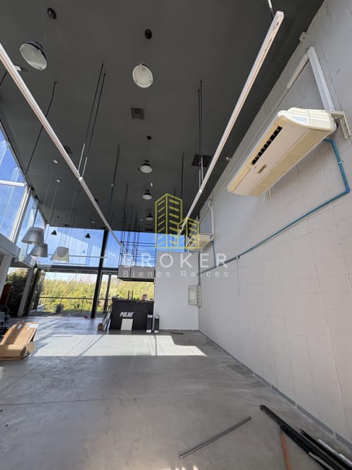 ALQUILER EN EXCLUSIVIDAD DE INCREÍBLE LOCAL COMERCIAL EN LA BARRA · Foto 2