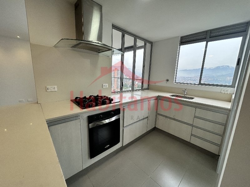 Apartamento en arriendo en Castropol, Medellín · foto 3 de 17