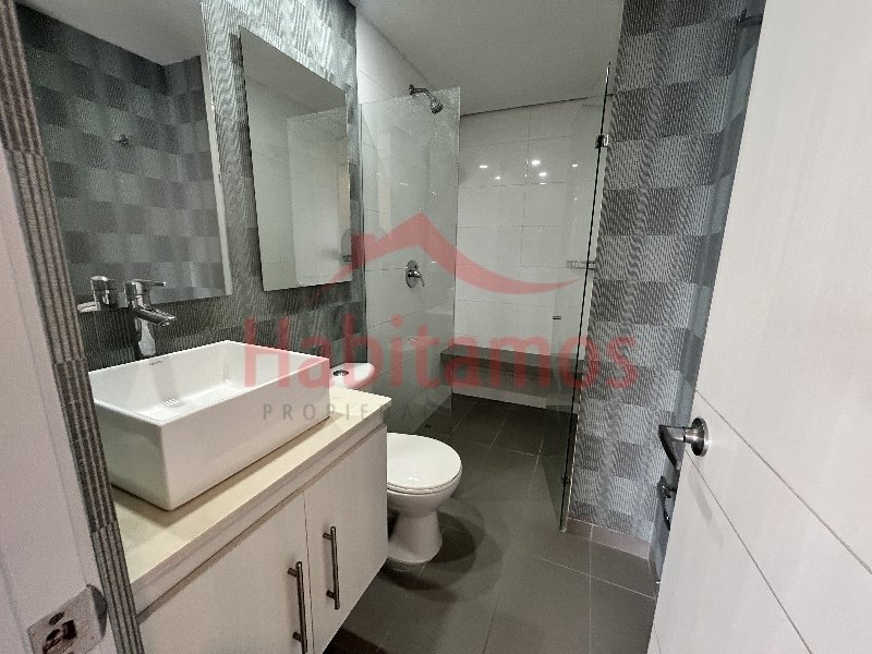Apartamento en arriendo en Castropol, Medellín · foto 10 de 17