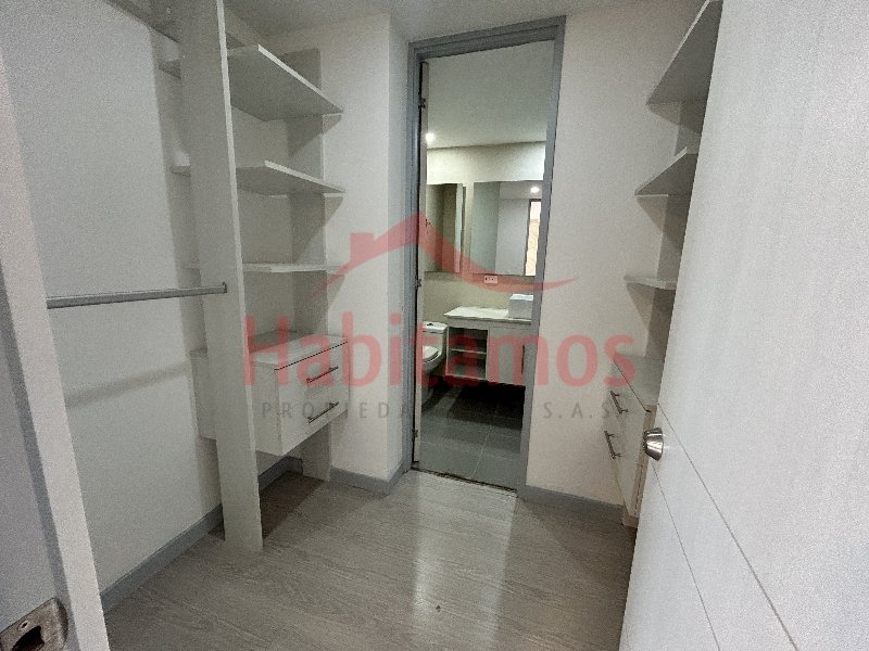 Apartamento en arriendo en Castropol, Medellín · foto 16 de 17