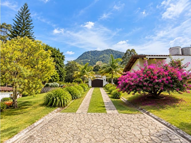 Casa de 5 alcobas en venta en Lomitas, La Ceja, 300 m² · foto 14 de 15