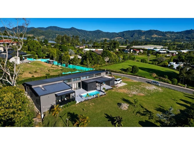 Casa de 4 alcobas en venta en La Ceja, 330 m² · foto 2 de 16