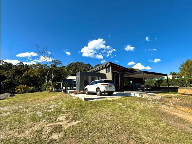 Casa de 4 alcobas en venta en La Ceja, 330 m² · foto 6 de 16