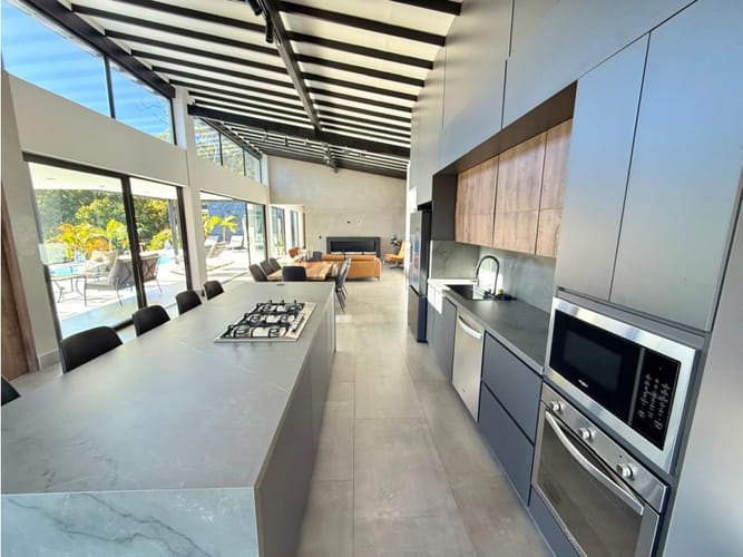 Casa de 4 alcobas en venta en La Ceja, 330 m² · foto 8 de 16