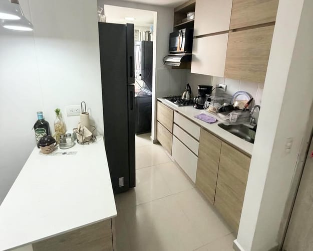 Apartamento de 3 alcobas en venta en Entreamigos, Sabaneta, 63 m² · foto 2 de 9
